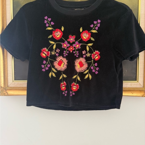 Urban Outfitters Black Tee with Floral Embroidery - Picture 7 of 9